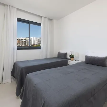 Beautiful 3 Bedroom In Higueron West *