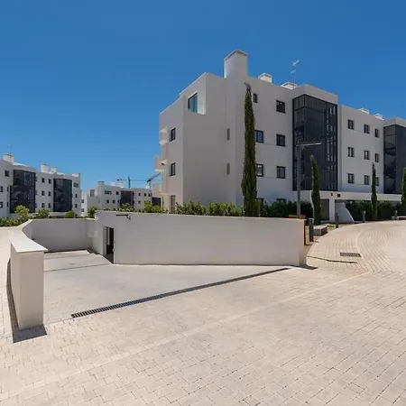 Beautiful 3 Bedroom In Higueron West